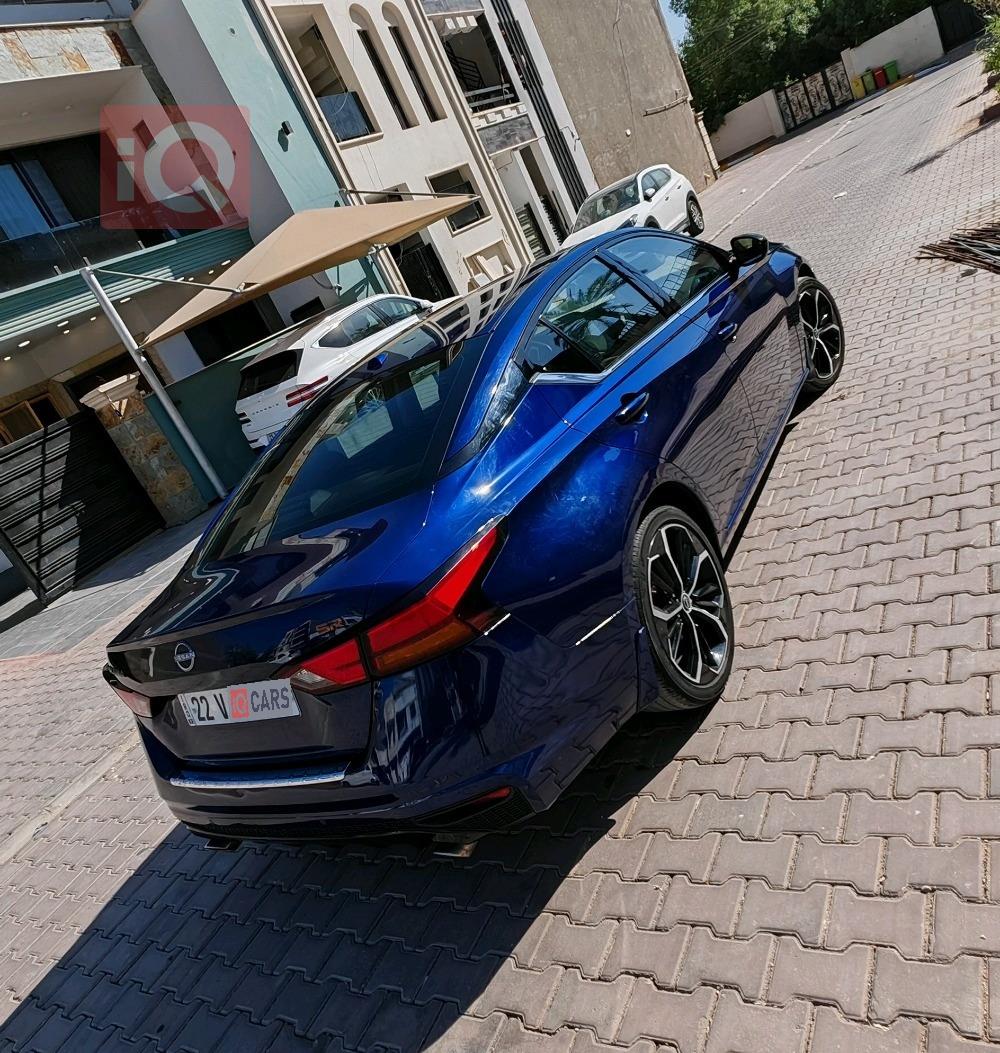 نيسان ألتيما